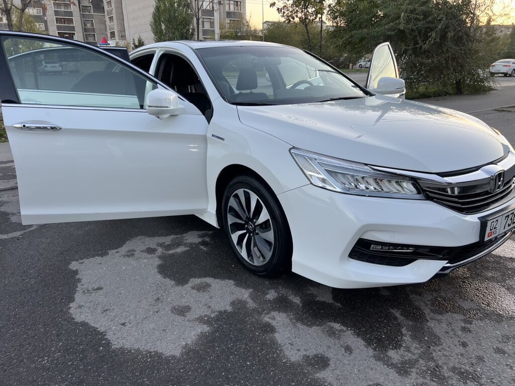 Honda Accord: 2017 г., 2 л, Автомат, Гибрид, Седан: фото 2