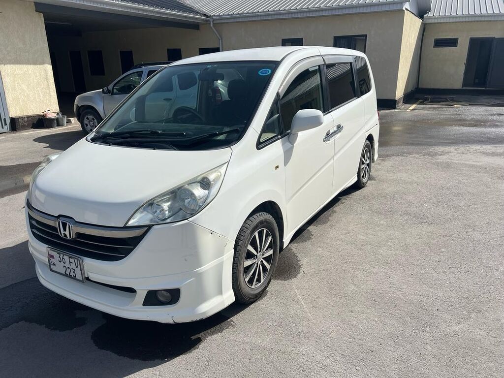 Honda Stepwgn: 2006 г., 2 л, Автомат, Газ, Минивэн: фото 1
