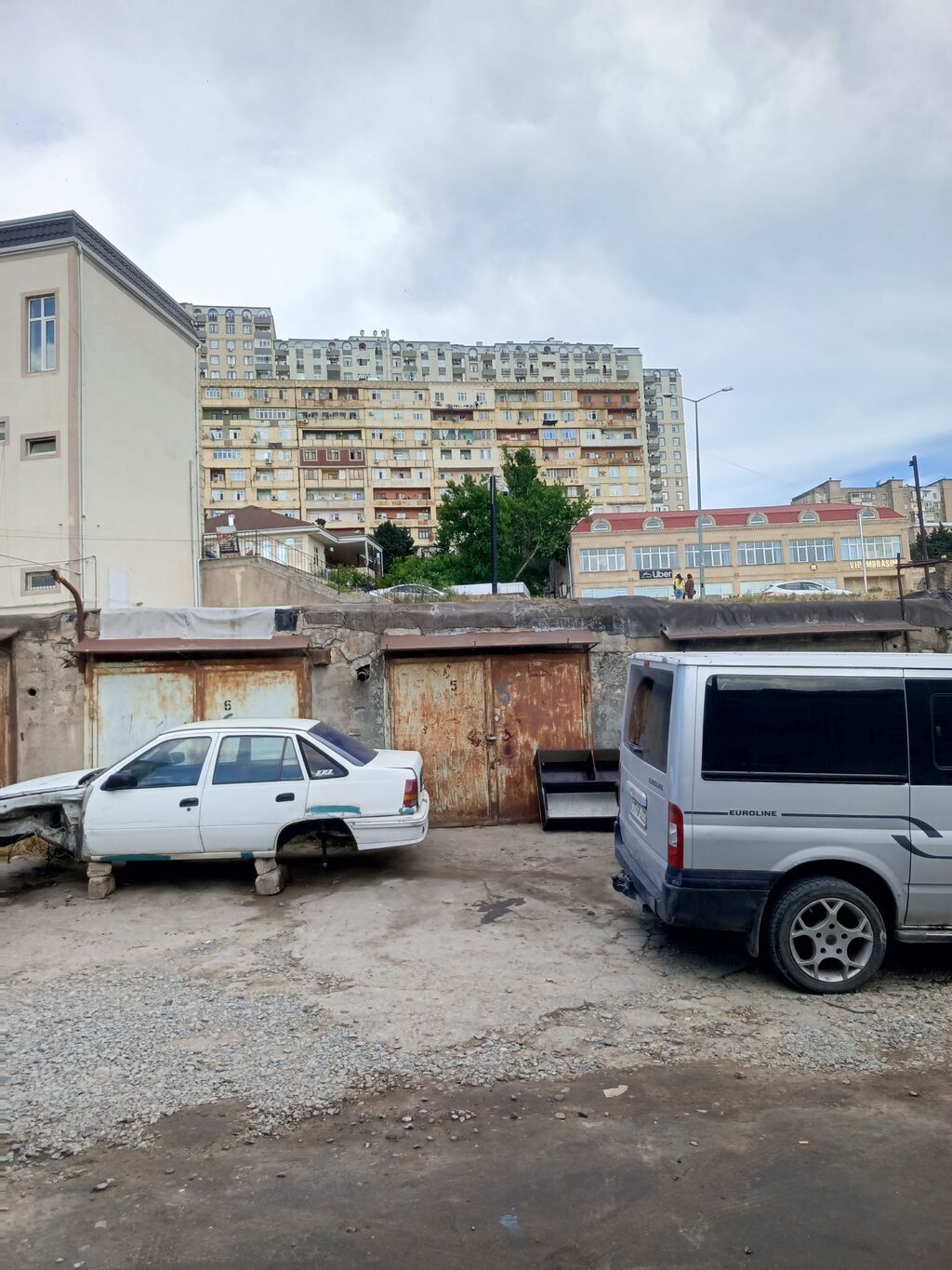 30 kv. m, 5 * 6 * 2 Daş