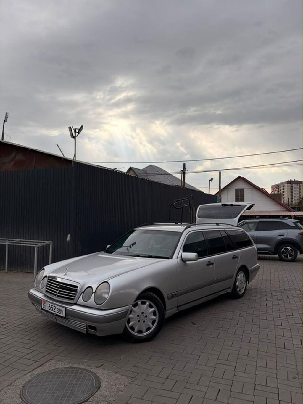 Mercedes-Benz E-Class: 1999 г., 3.7 л, Автомат, Газ, Универсал: фото 4