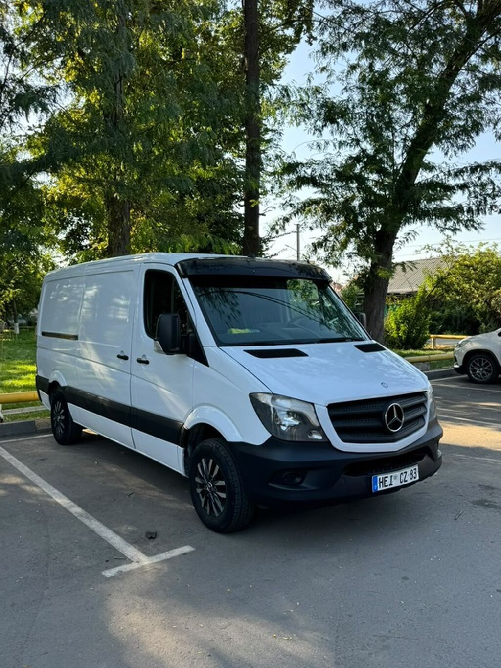 Mercedes-Benz Sprinter — цельнометаллический фургон белого цвета: фото 2