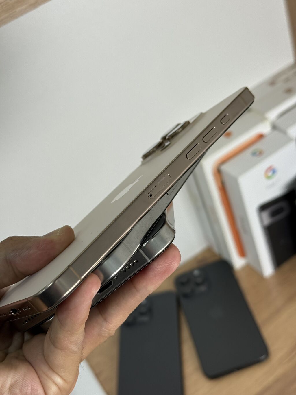 IPhone 16 Pro Max, Б/у, 256 ГБ, Natural Titanium, Защитное стекло, Чехол, 96 %: фото 3