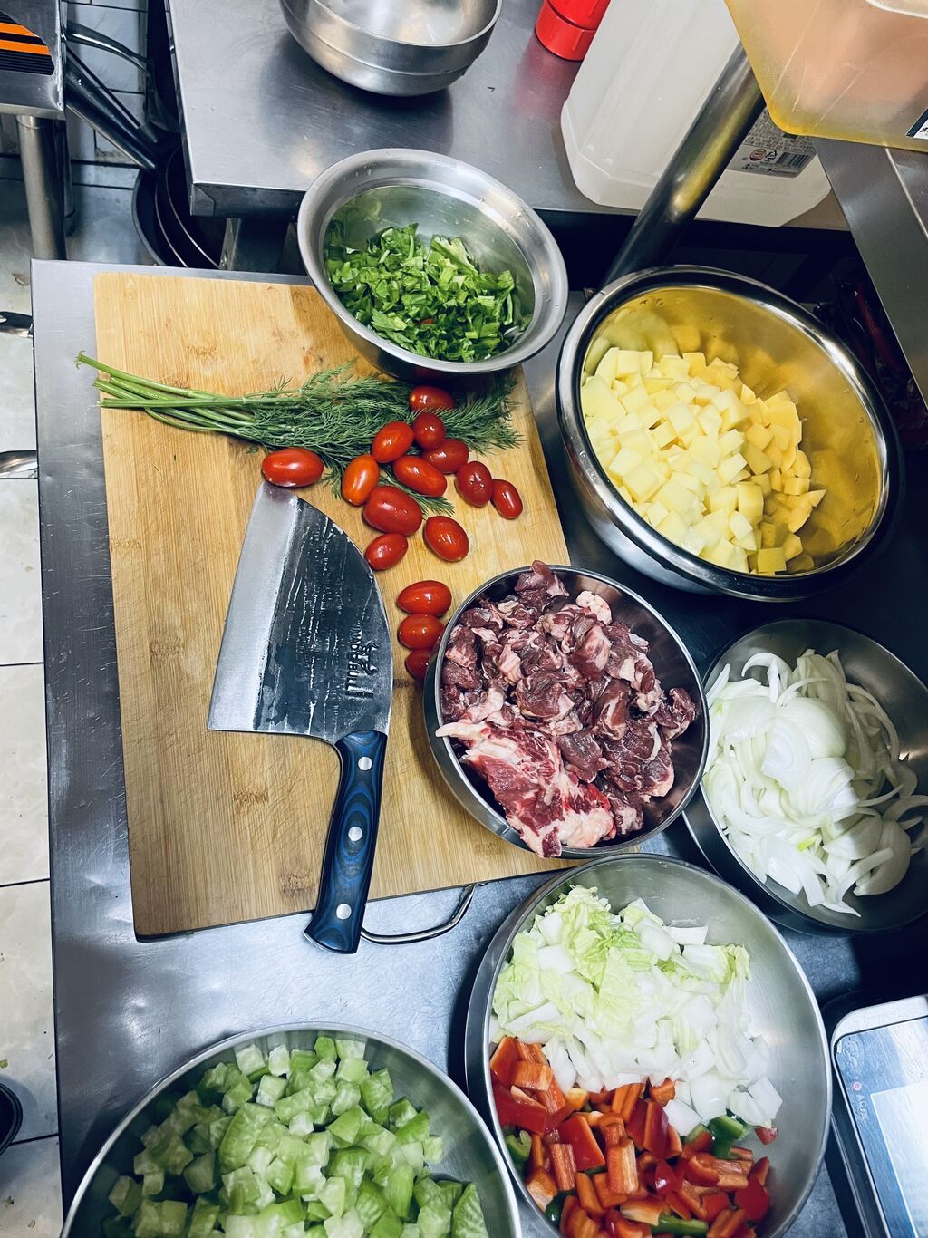 В корейскую кухню (ХАЛАЛ) требуются помощники повара! Ищем