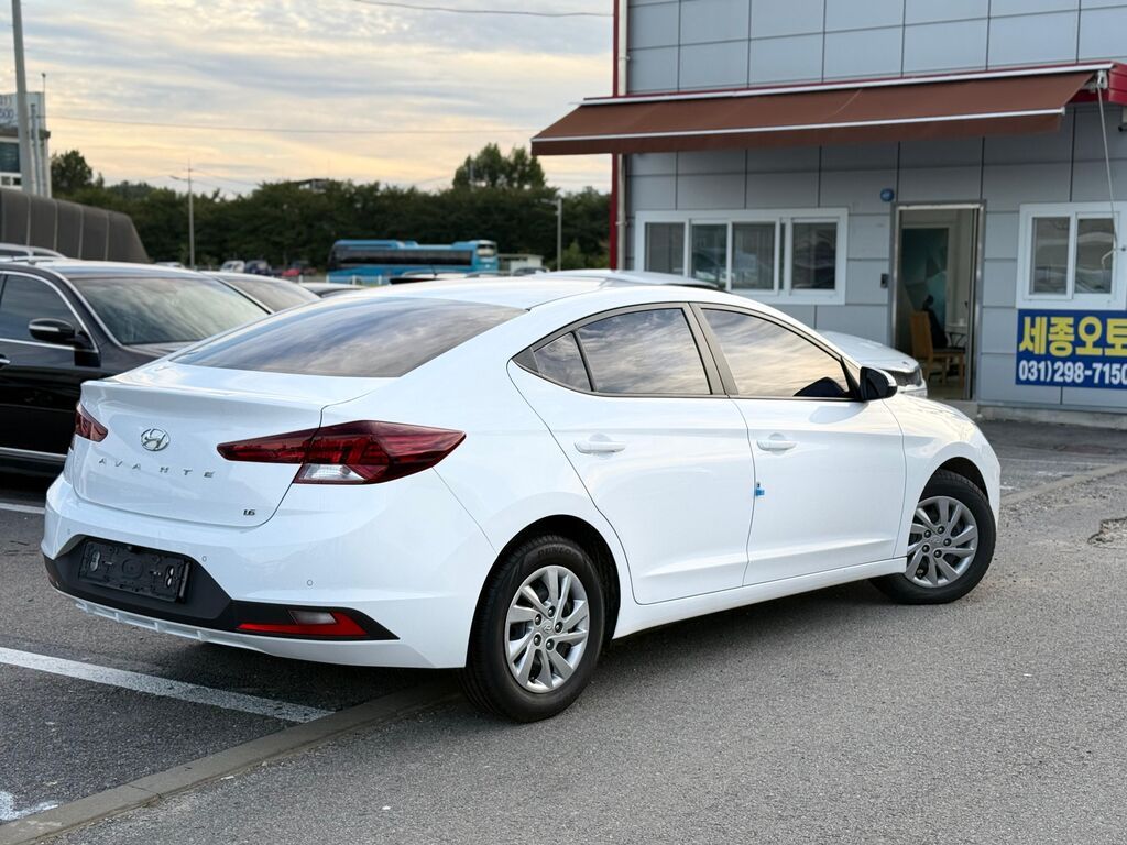 Hyundai Avante: 2019 г., 1.6 л, Типтроник, Бензин, Седан: фото 3