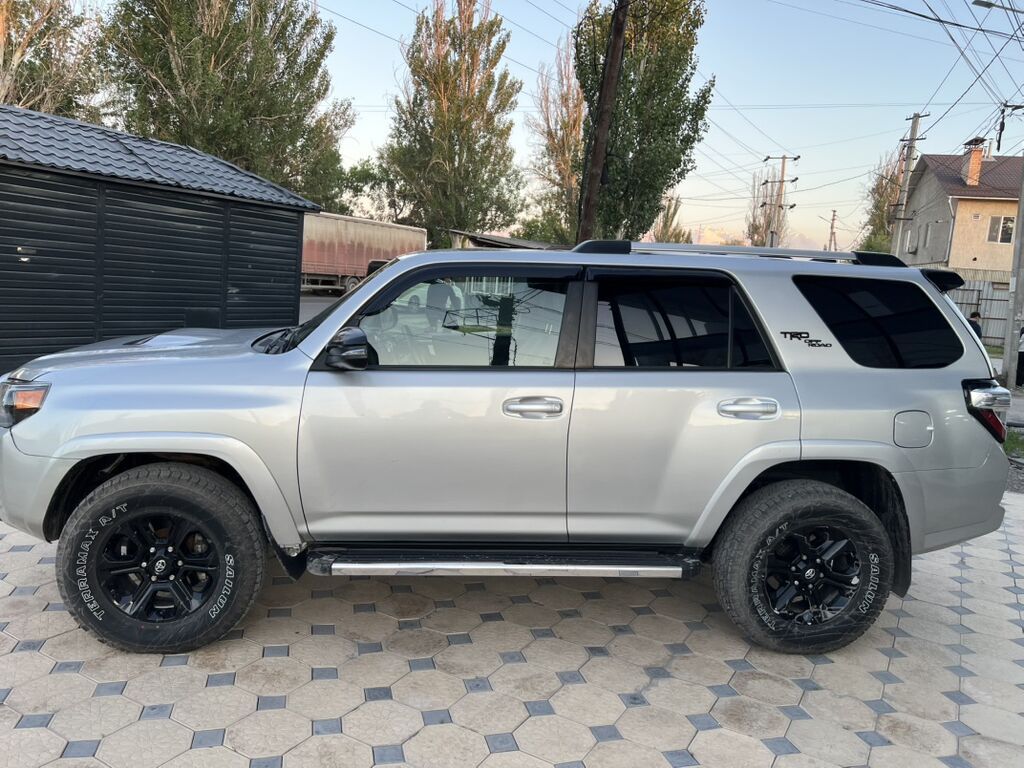 Toyota 4Runner: 2018 г., 4 л, Автомат, Бензин, Внедорожник: фото 5