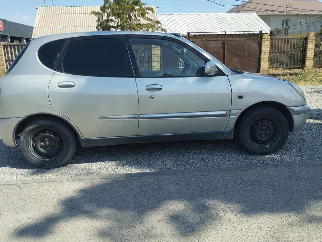 Toyota Duet: 2000 г., 0.1 л, Автомат, Бензин, Хэтчбэк — фото 7