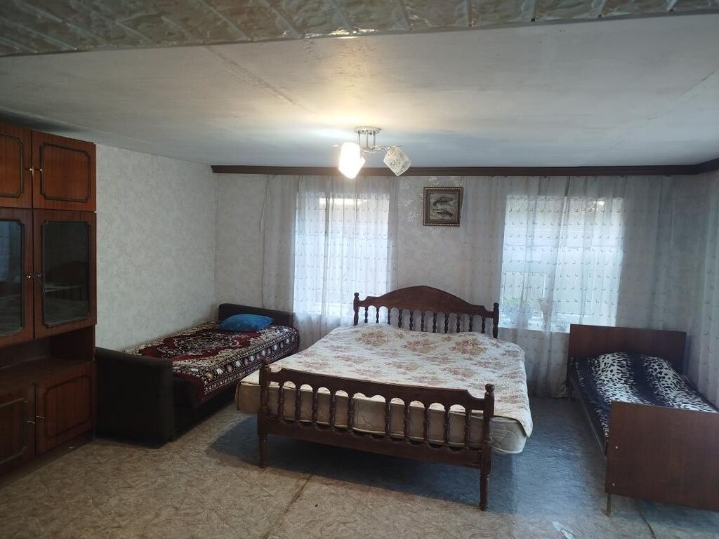 Lənkəranda kiçiy bazarda Xazaykalı ev kiraye verilir. Yolları ayrıdı