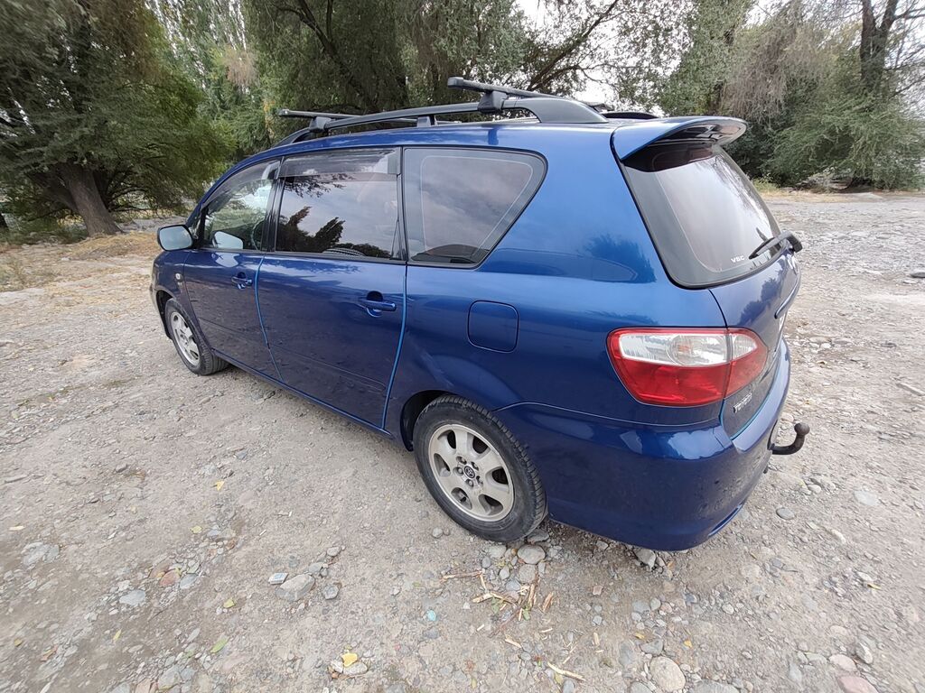 Toyota Avensis Verso: 2004 г., 2 л, Автомат, Бензин, Минивэн: фото 4