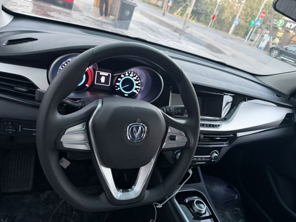 Changan Eado Plus: 2025 г., Автомат, Электромобиль, Седан: фото 6