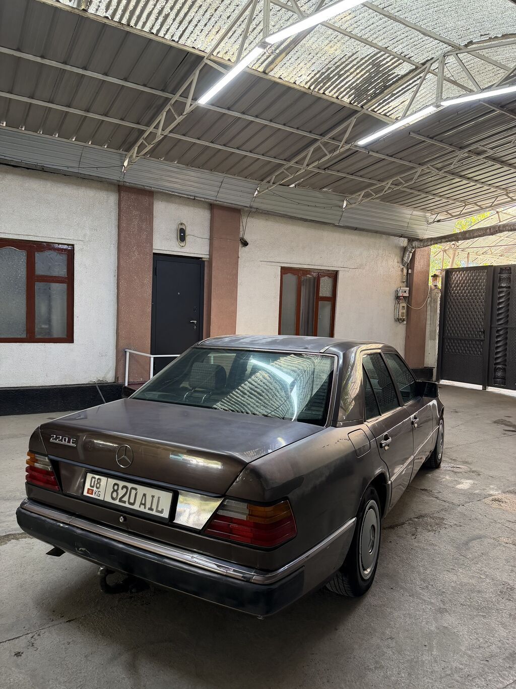 Mercedes-Benz W124: 1993 г., 2.2 л, Механика, Бензин, Седан: фото 2