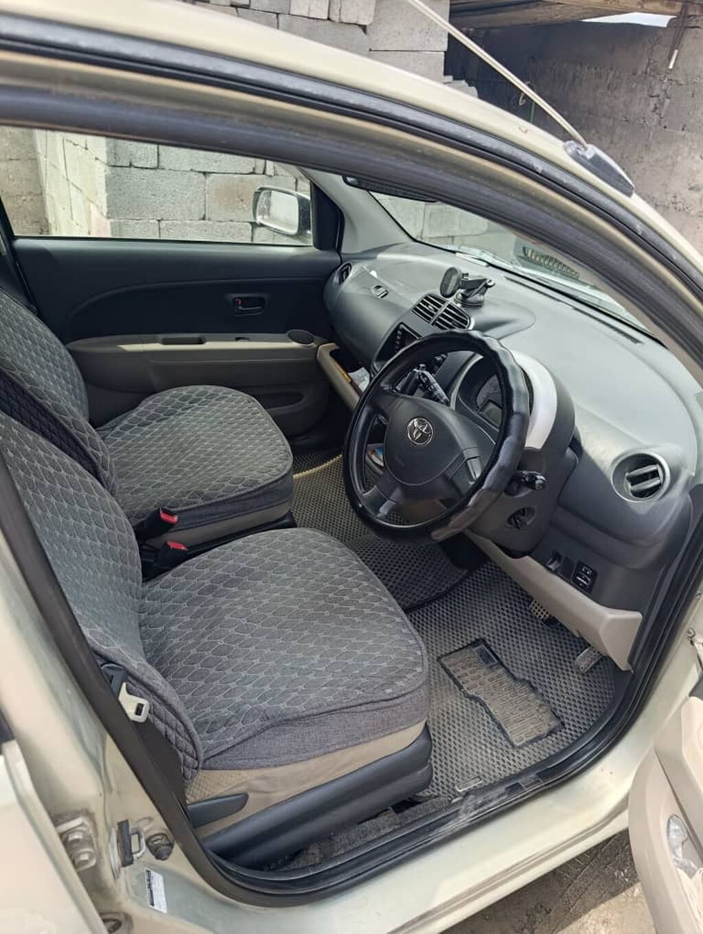 Toyota Passo: 2003 г., Автомат, Хэтчбэк: фото 2