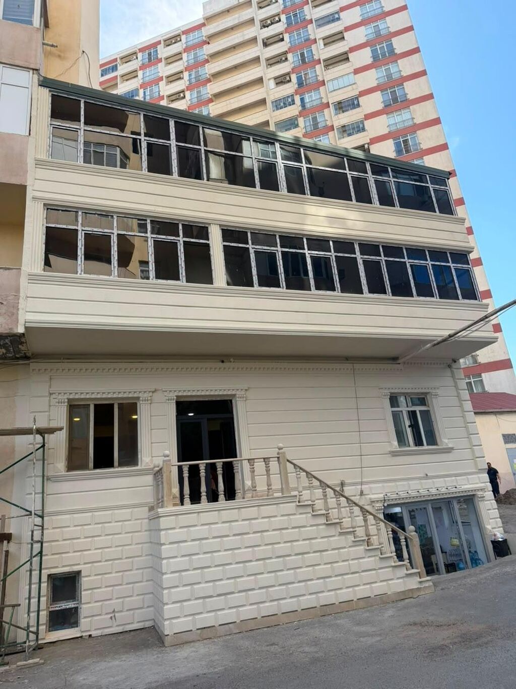 Yasamal rayonunda, 20 Yanvar metrosunun yaxınlığında, sıx yaşayış