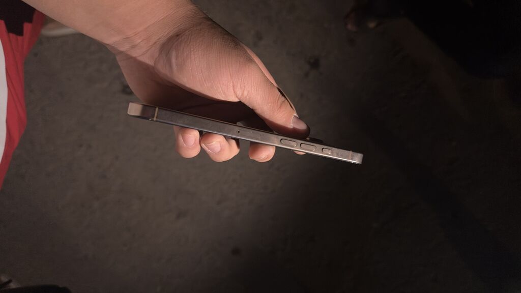 IPhone 16 Pro Max, Б/у, Золотой: фото 1
