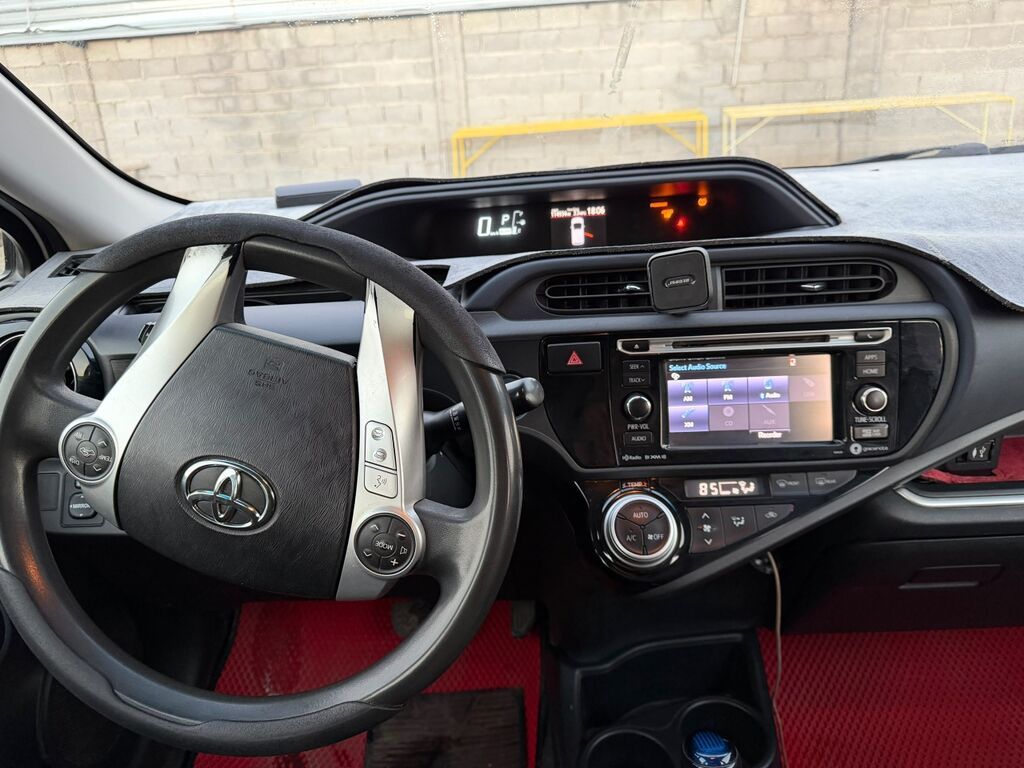 Toyota Prius C: 2016 г., 1.5 л, Гибрид, Хэтчбэк: фото 6