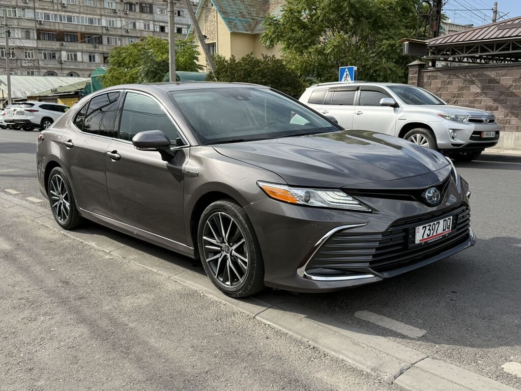 Toyota Camry: 2021 г., 2.5 л, Вариатор, Гибрид, Седан: фото 4