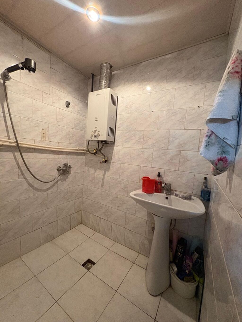 Bakı, 8-ci kilometr, 3 otaqlı, Köhnə tikili, m. Xalqlar Dostluğu, 80 kv. m
