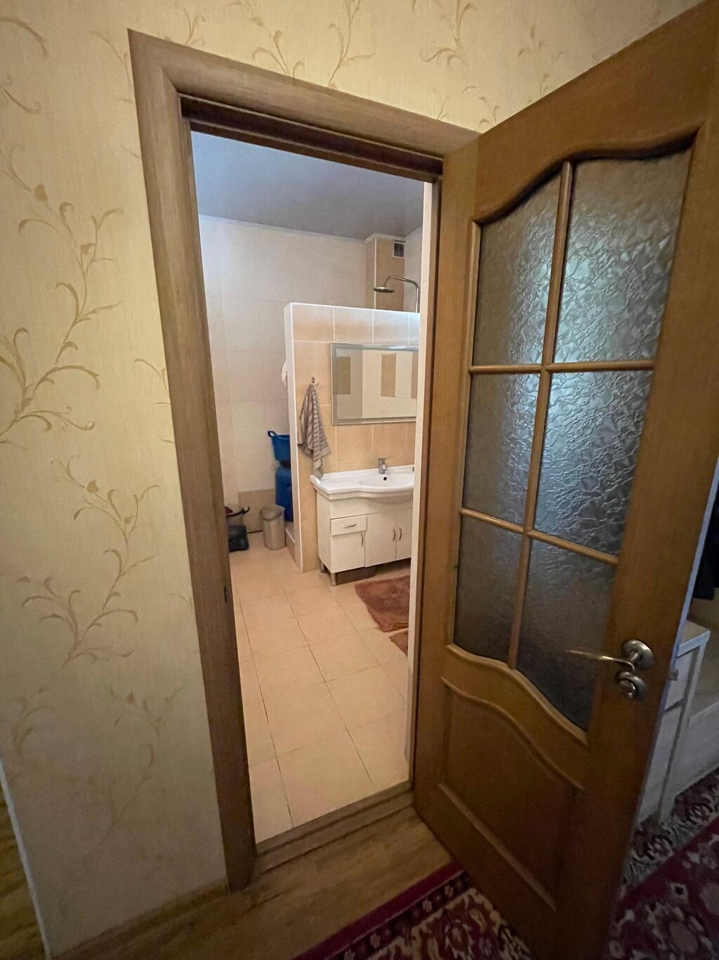 Срочно продаю 3х этажный дом, без посредников. Первый этаж, это: фото 8