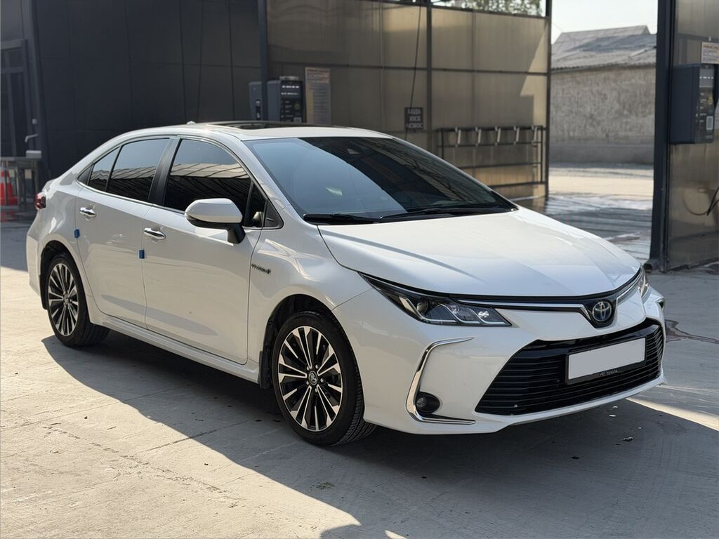 Toyota Corolla: 2020 г., 1.8 л, Вариатор, Гибрид, Седан: фото 2
