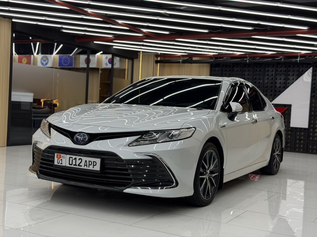 Toyota Camry: 2021 г., 2.5 л, Автомат, Гибрид, Седан: фото 2