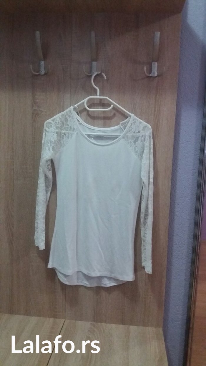 Košulje i bluze: Bluza veličine m na lalafo.rs Bluza veličine m - Svilajnac