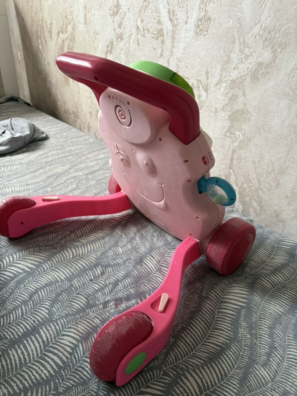 Развивающая каталка-ходунки Chicco для малышей - Яркая розово-зелёная: фото 2