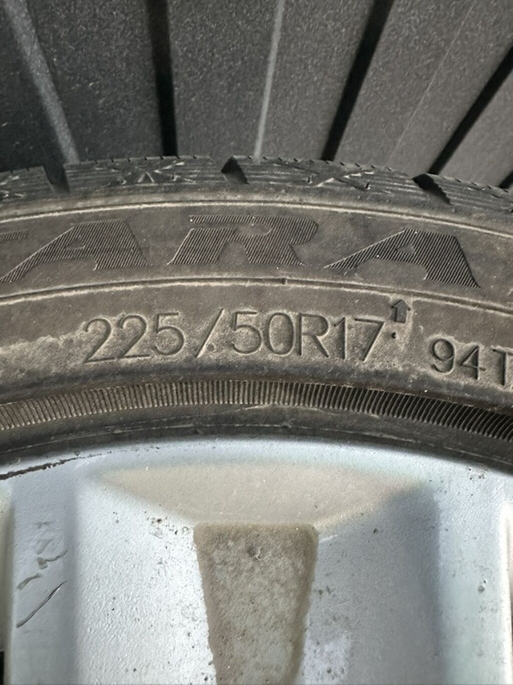 Комплект колес в сборе: зимние шины 225/50 R17 94T на литых дисках: фото 2