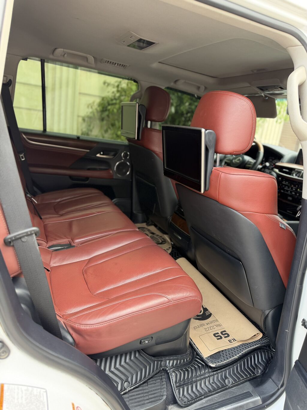 Lexus LX: 2016 г., 5.7 л, Автомат, Бензин, Внедорожник — фото 6