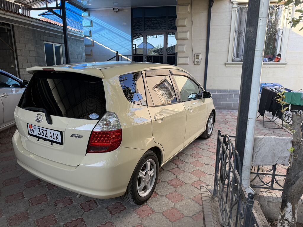 Honda Fit: 2004 г., 1.3 л, Автомат, Бензин, Хэтчбэк: фото 3