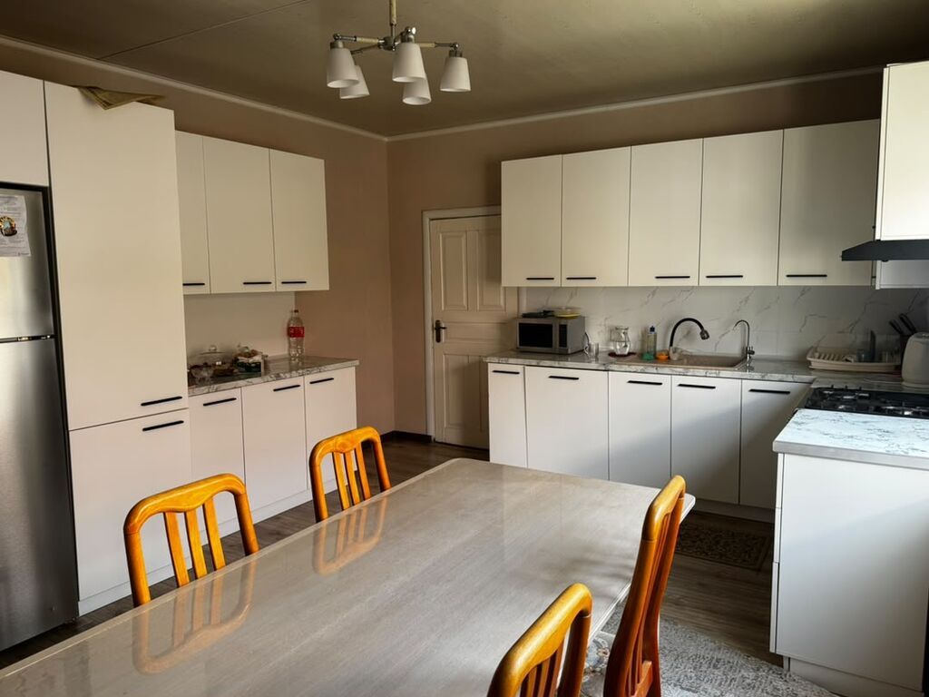 5 комнат, 200 м², 4 соток, Бишкек, Агентство недвижимости: фото 2