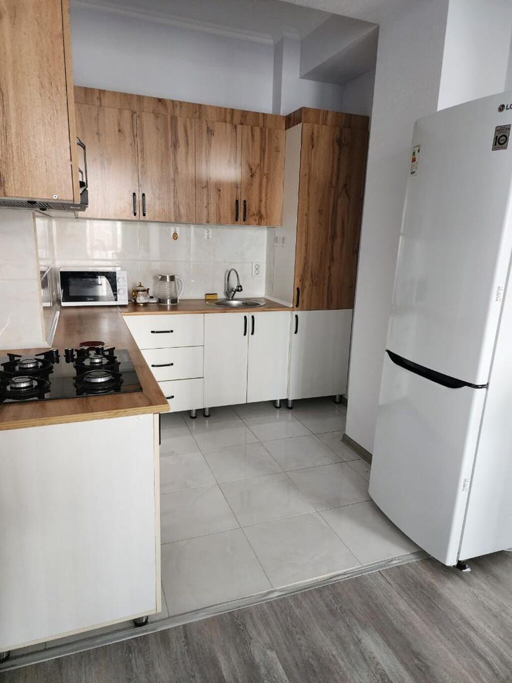 Срочно сдается 2 ком квартира в районы Вефы! Адрес: Абая 40: фото 3