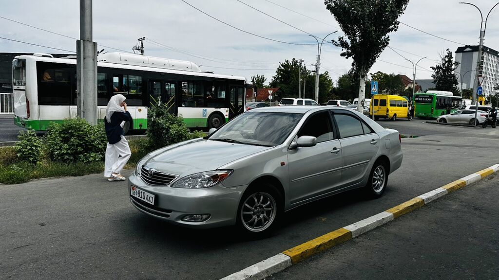 Toyota Camry: 2003 г., Бензин, Седан: фото 2