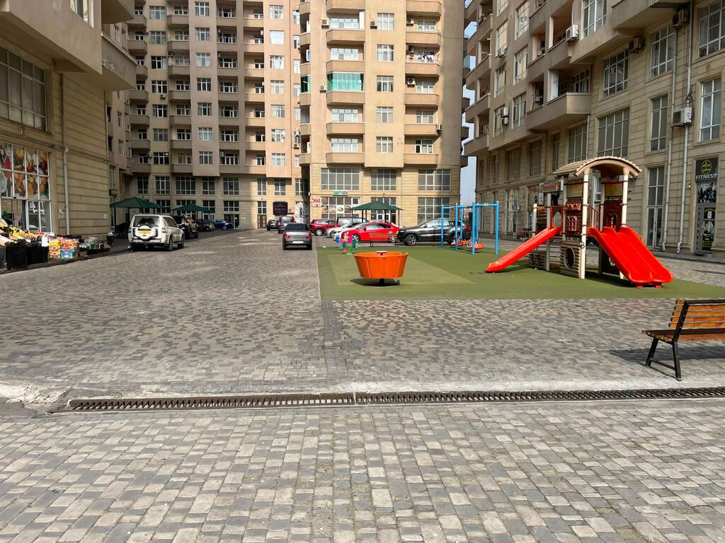 6 otaqlı, Yeni tikili, 300 kv. m