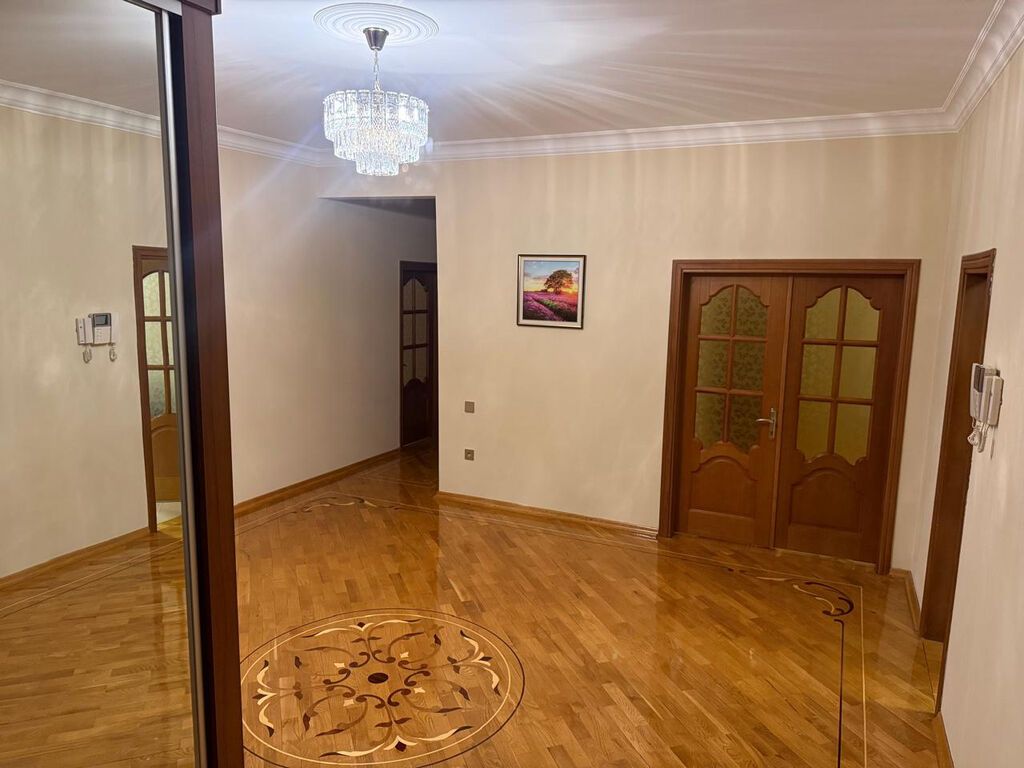 4 otaqlı, Yeni tikili, 212 kv. m