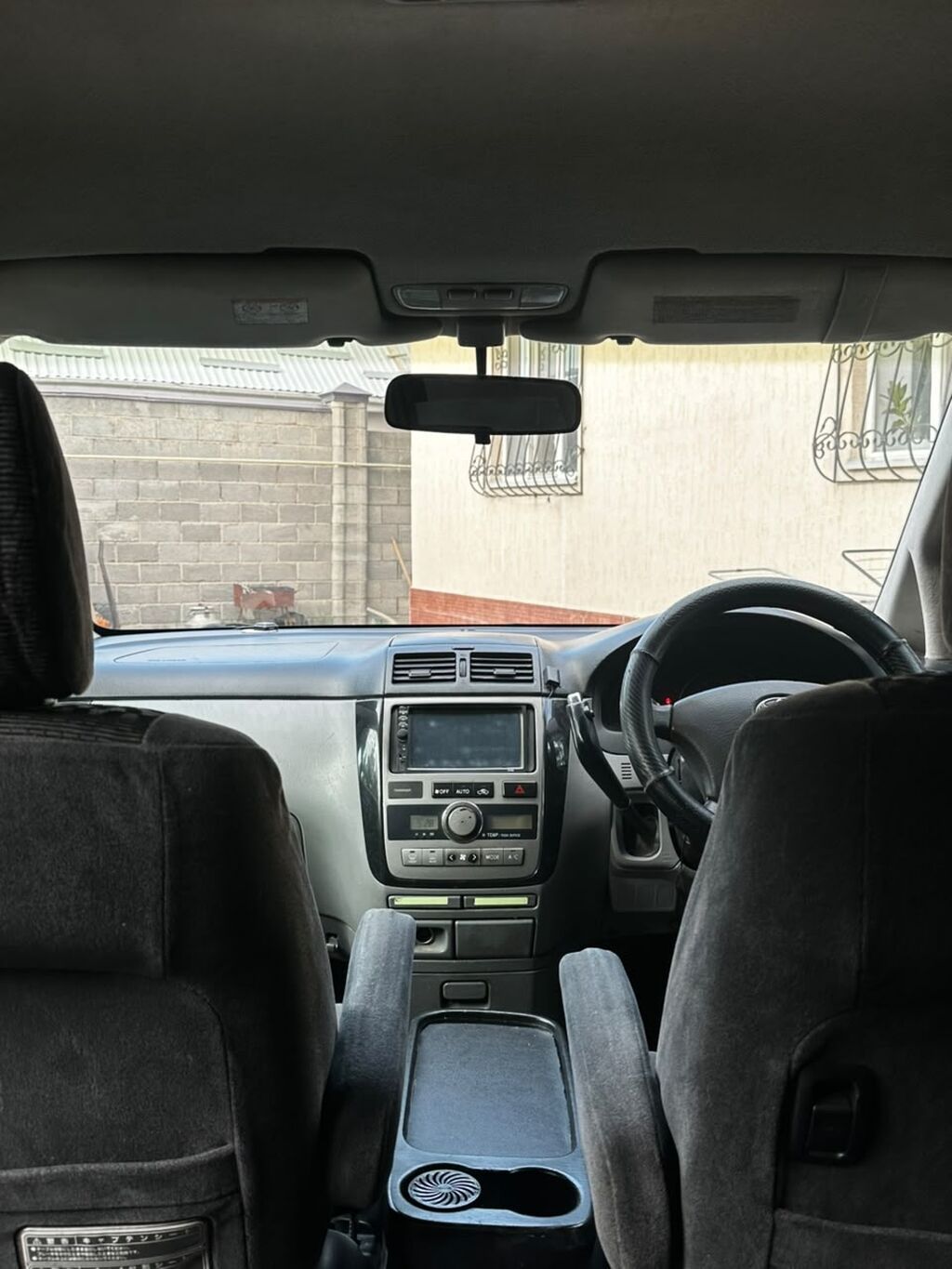 Toyota Ipsum: 2002 г., 2.4 л, Автомат, Бензин, Минивэн: фото 3