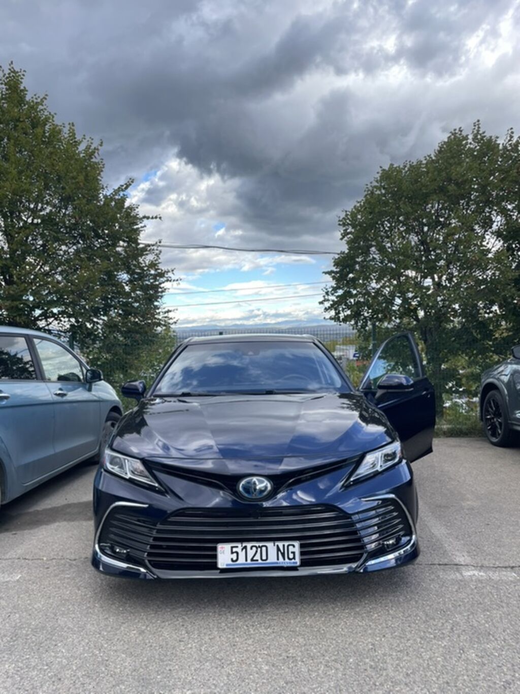 Toyota Camry: 2021 г., Автомат, Гибрид, Седан: фото 1