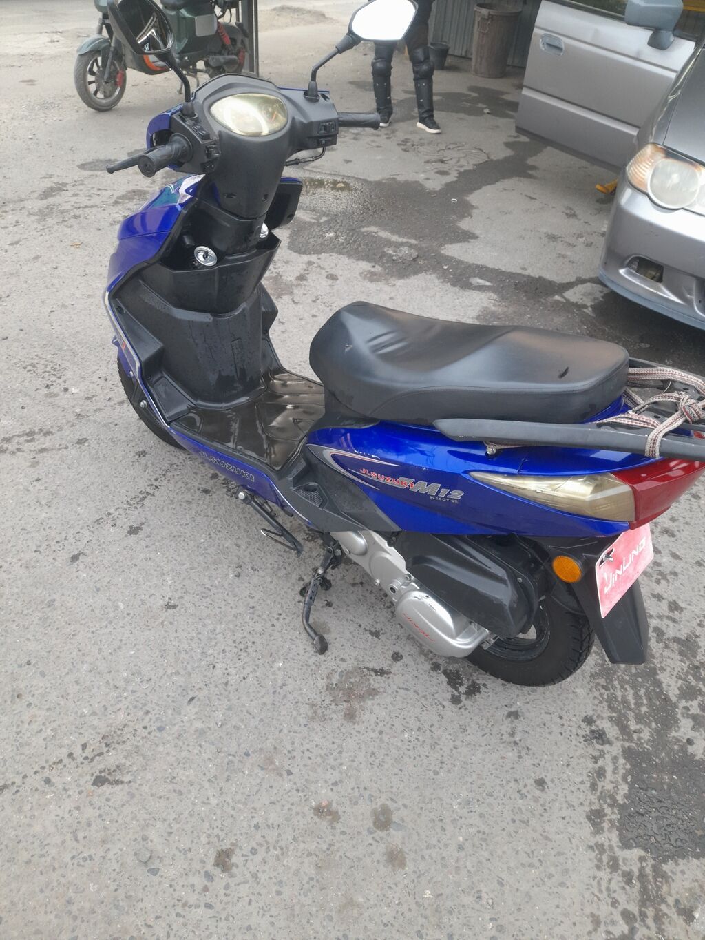 Скутер Jinling / Suzuki M12 в ярком синем цвете. Компактный городской: фото 2