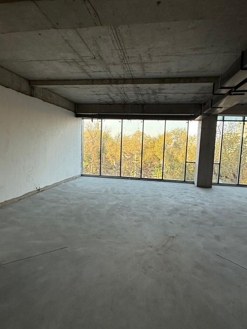 Продажа офисов 45 м², Без ремонта, Без мебели, Бизнес центр, 2 этаж: фото 2