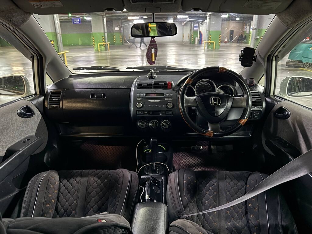 Honda Fit: 2002 г., 1.3 л, Автомат, Бензин, Хэтчбэк: фото 2