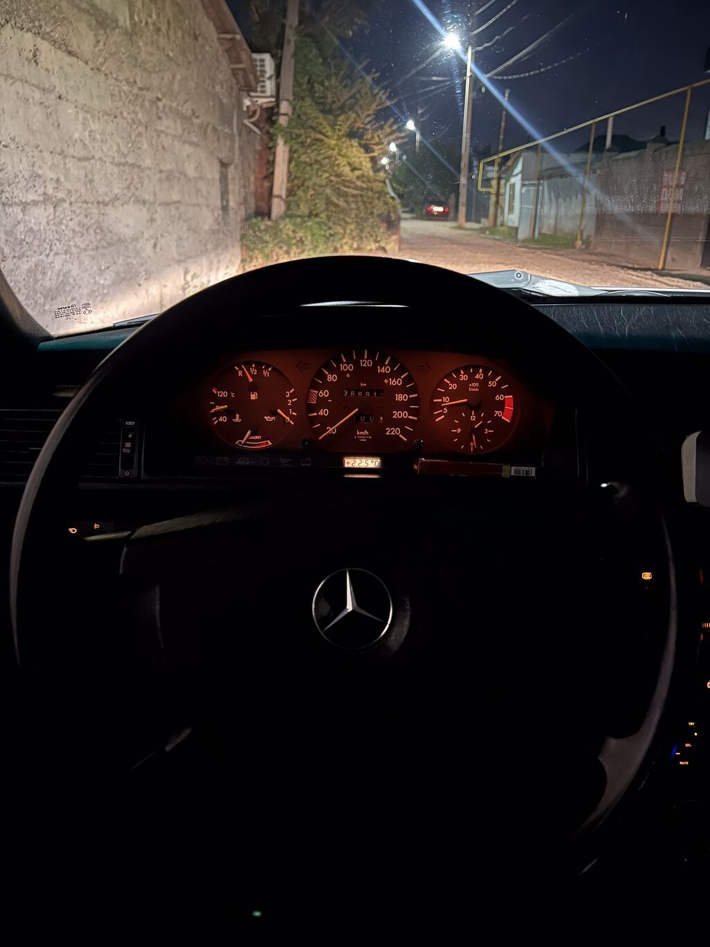Mercedes-Benz W124: 1989 г., 2 л, Механика, Бензин, Седан: фото 7