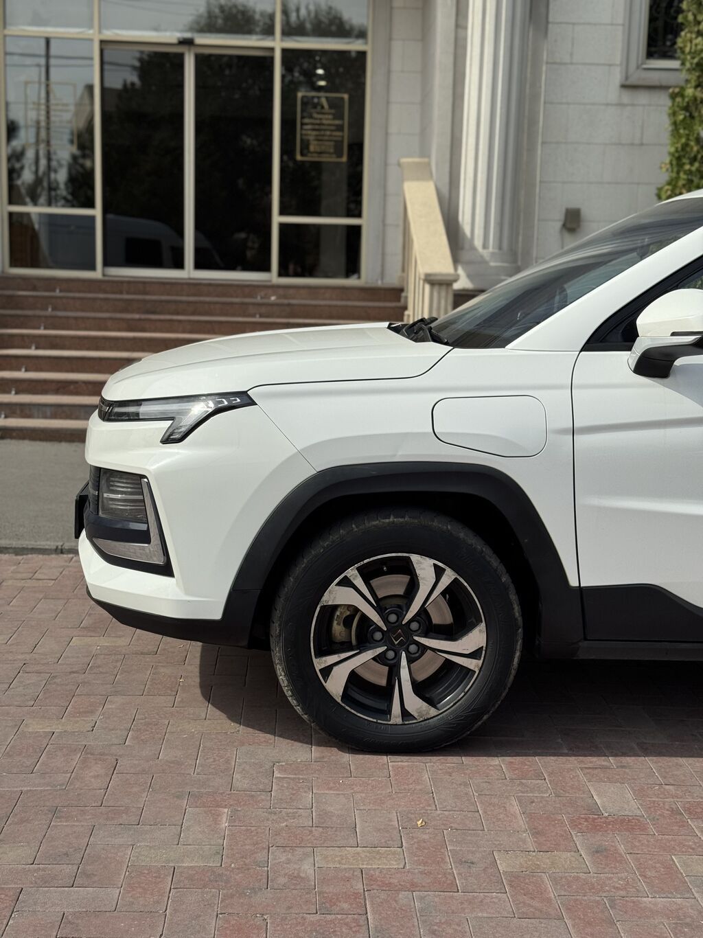 JAC : 2021 г., 0.1 л, Автомат, Электромобиль, Кроссовер: фото 3