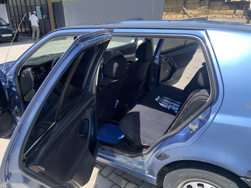 Volkswagen Golf: 1993 г., 1.8 л, Механика, Бензин, Хэтчбэк: фото 6