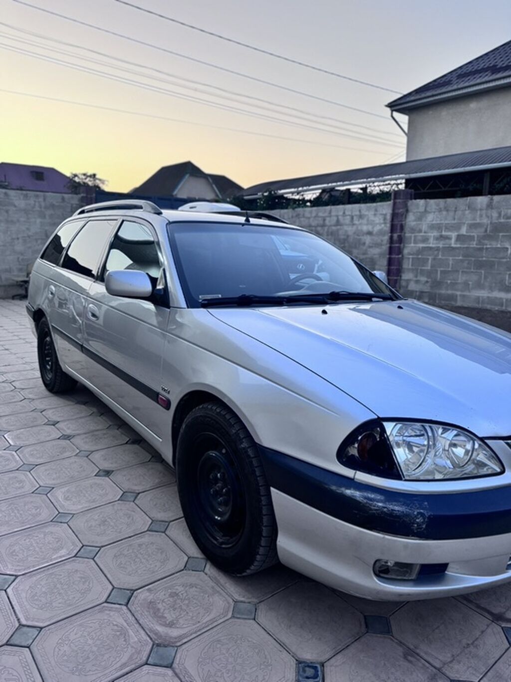 Toyota Avensis: 2002 г., 1.8 л, Автомат, Бензин, Универсал: фото 2