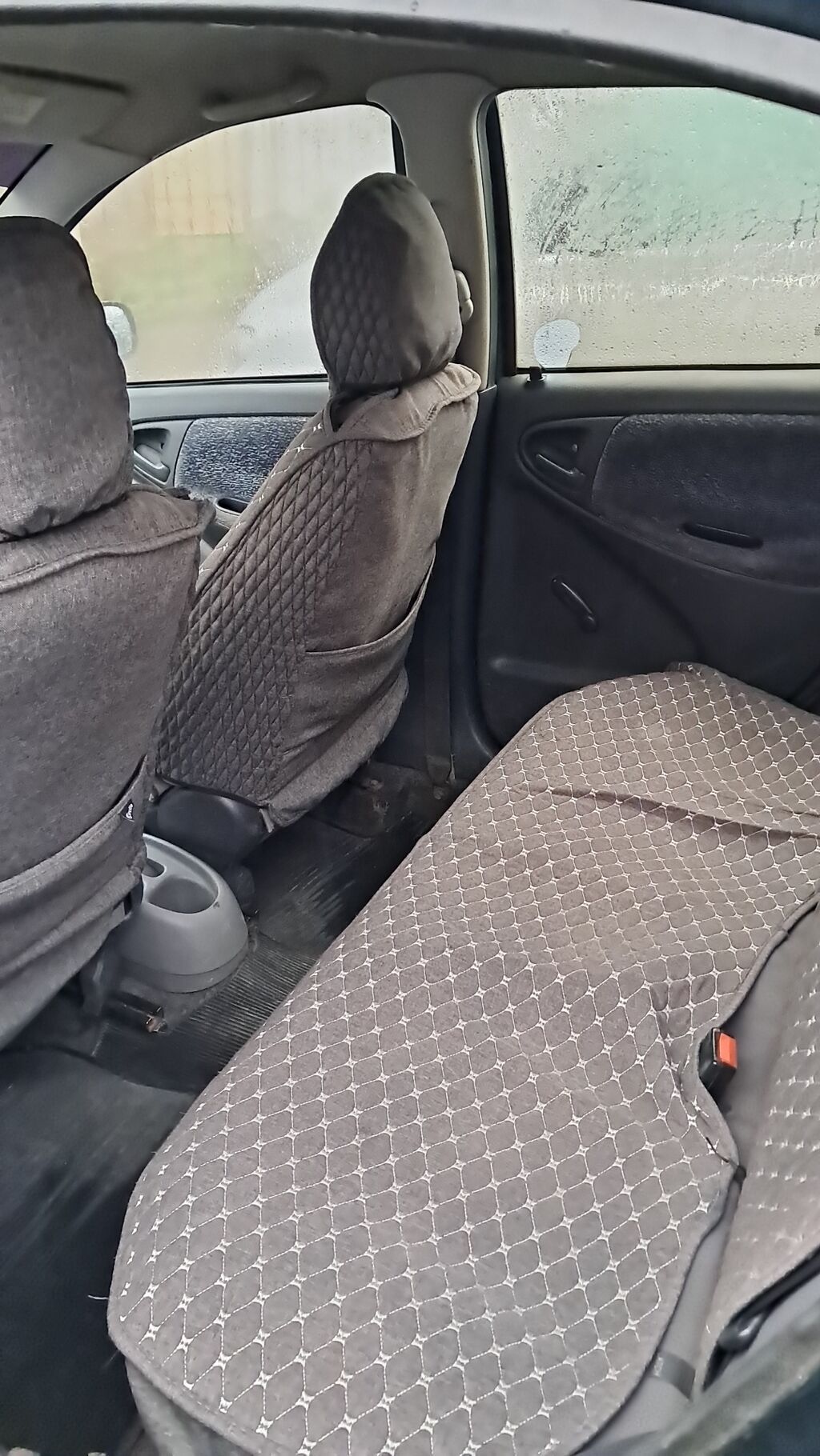 Toyota Echo: 2001 г., 1.5 л, Автомат, Бензин, Седан: фото 4