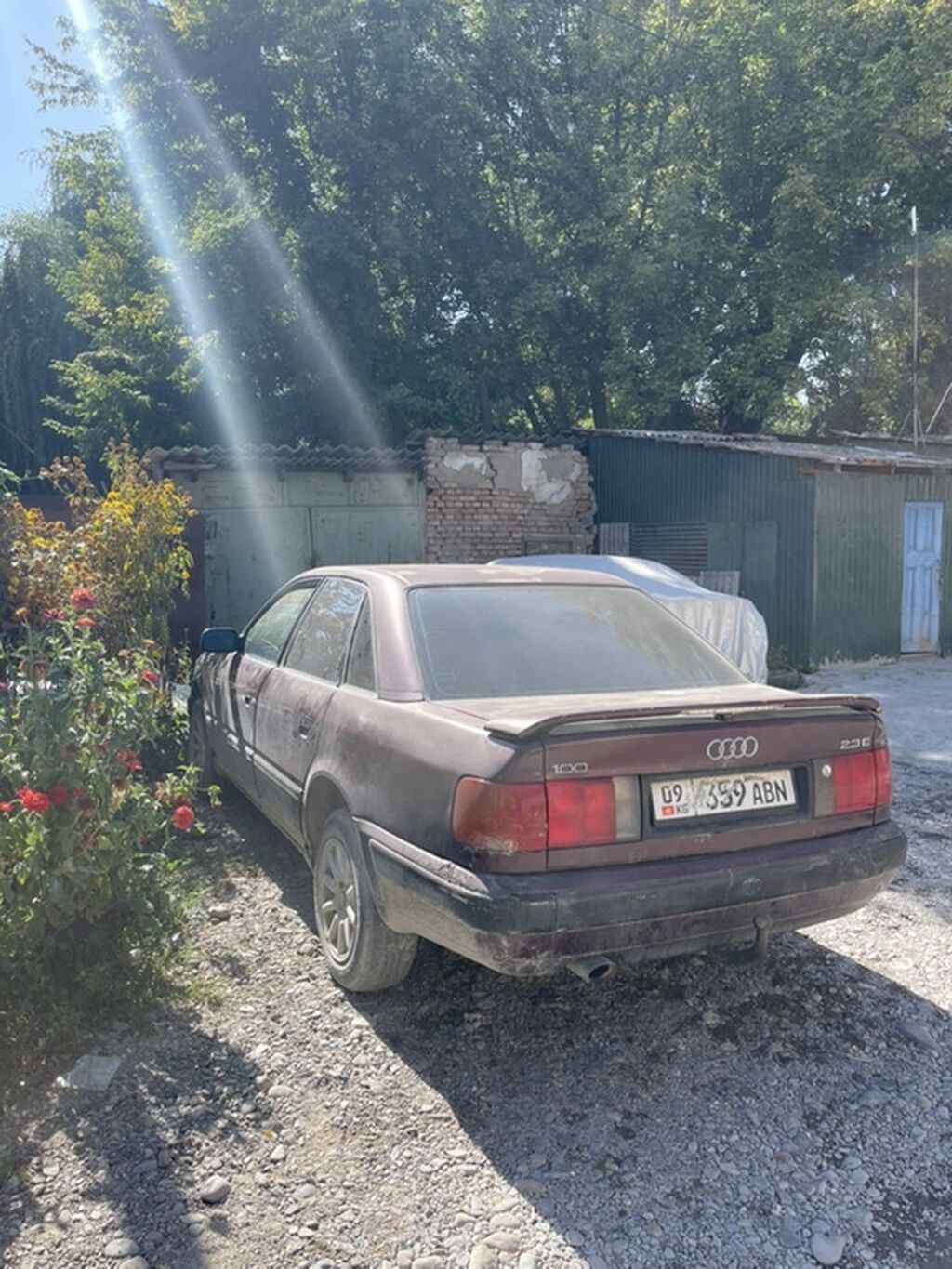 Audi 100: 1993 г., 2.3 л, Механика, Бензин, Седан: фото 2