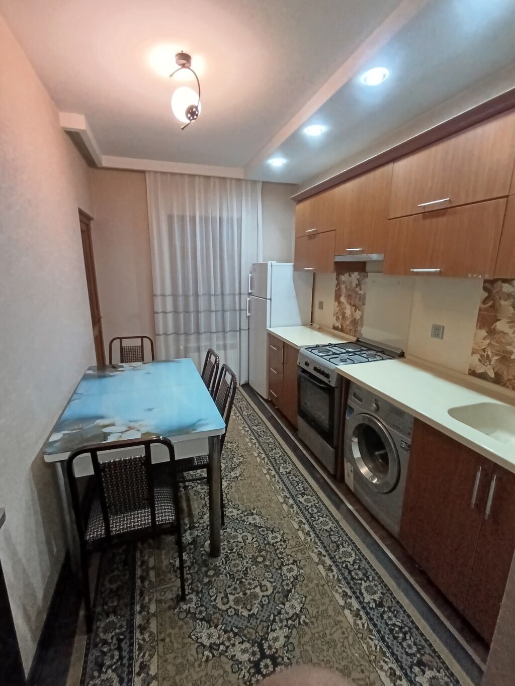 Mənzil yeni Gəncədə Natarusun yanında yerləşir. Mənzildə bütün