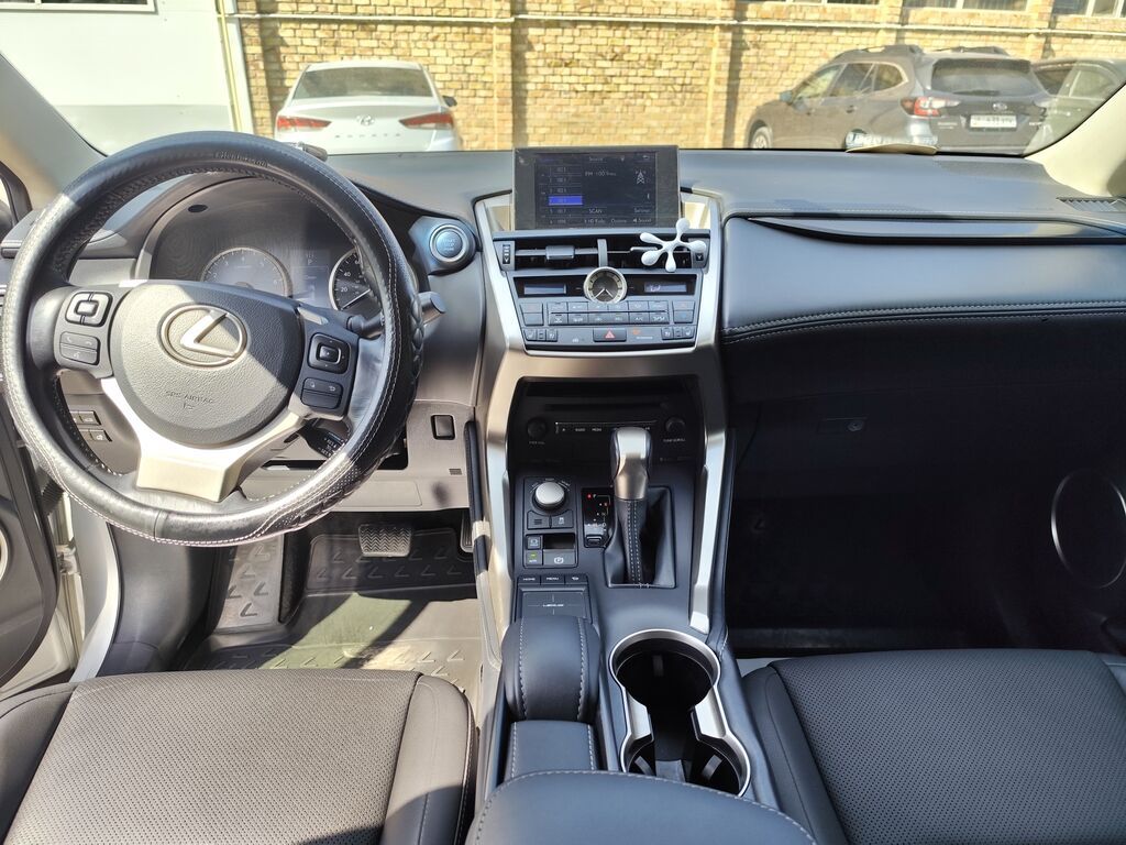 Lexus NX: 2015 г., 2 л, Автомат, Бензин, Кроссовер: фото 8