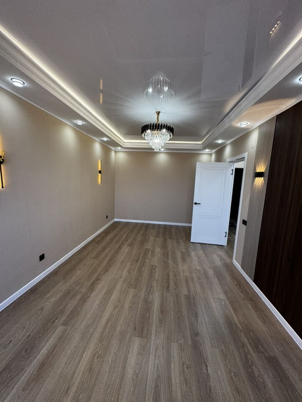 Просторная комната с дизайнерской отделкой. 40 кв м 11 эт из 12: фото 3