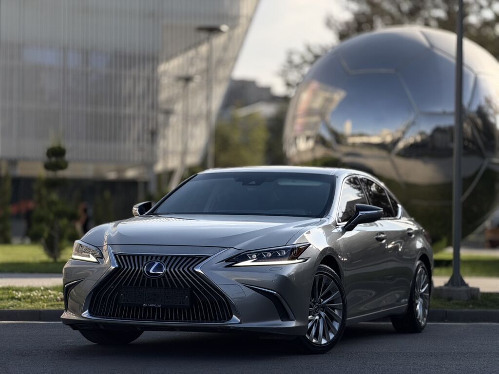 Lexus ES: 2021 г., 2.5 л, Вариатор, Гибрид, Седан: фото 1