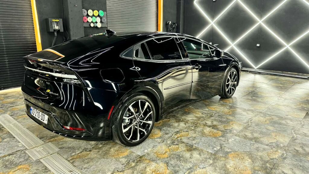 Toyota Prius: 2023 г., 2 л, Автомат, Гибрид, Фастбек: фото 4