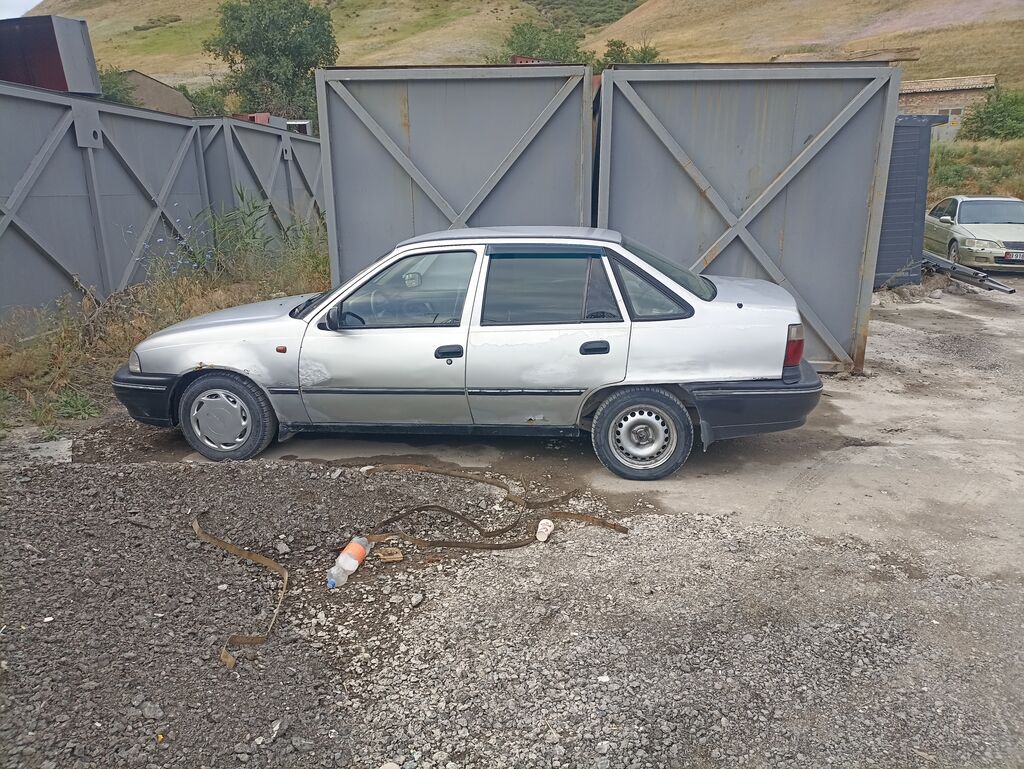 Daewoo Nexia: 2003 г., 1.5 л, Механика, Бензин, Седан: фото 3